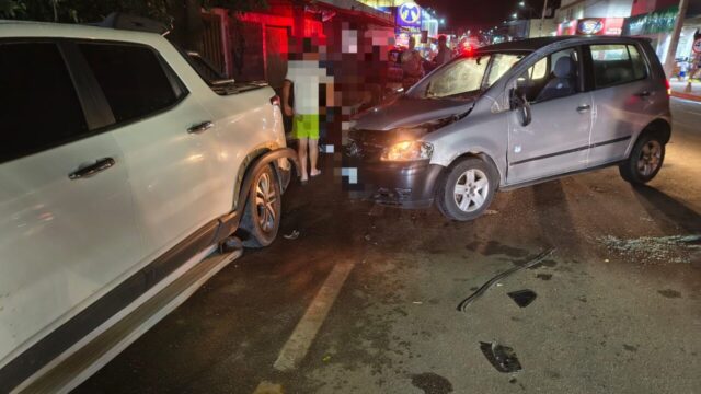 Motorista fica ferido após colidir em veículo estacionado em Catalão