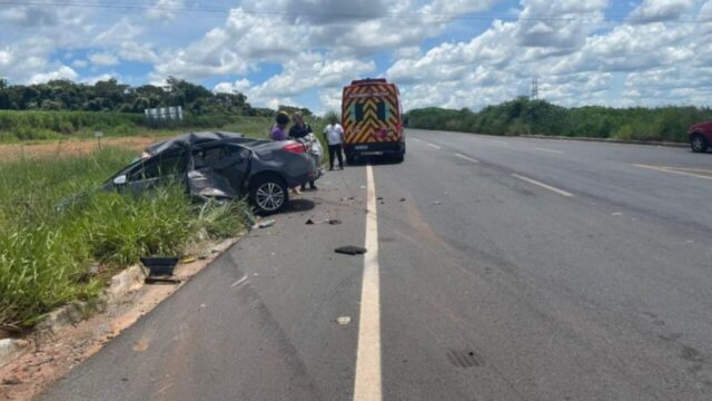 Acidente entre dois carros deixa feridos na GO-309, em Pires do Rio