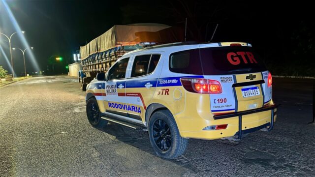Caminhoneiros são presos por adulterar placas e evitar balança na MG-223, em Araguari