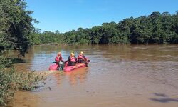 Corpo de Bombeiros localiza vítima de afogamento após 15 dias de buscas no Rio do Peixe, em Santa Cruz de Goiás Corpo de Bombeiros localiza vítima de afogamento após 15 dias de buscas no Rio do Peixe, em Santa Cruz de Goiás