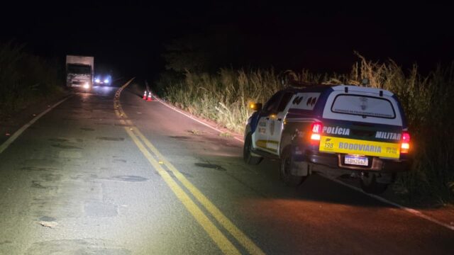 Homem fica gravemente ferido após ser atropelado por dois veículos na GO-210, em Goiandira