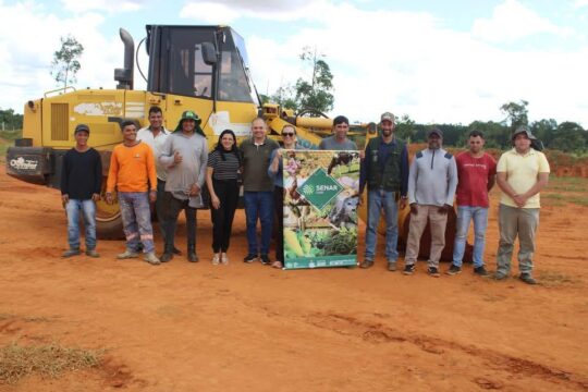 Curso de operação de pá carregadeira qualifica mão de obra em Ouvidor