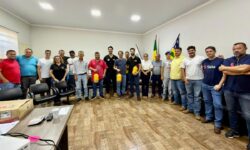 Prefeito de Cumari se reúne com empresa Pimentas Mendez e reforça apoio ao produtor rural