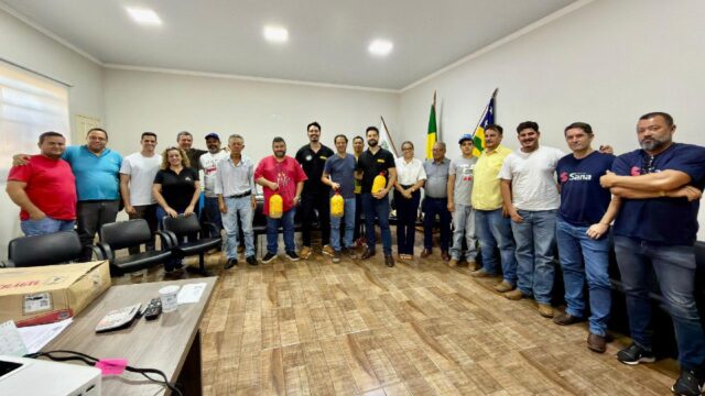 Prefeito de Cumari se reúne com empresa Pimentas Mendez e reforça apoio ao produtor rural
