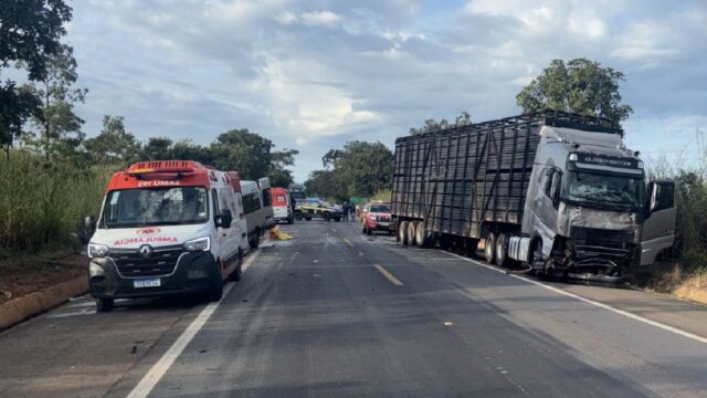 Tragédia na BR-020: acidente entre van, carro e caminhão deixa 8 mortos e 8 feridos em Formosa (GO)