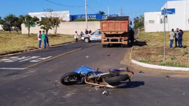 Motociclista morre após colisão com caminhão em cruzamento de Araguari
