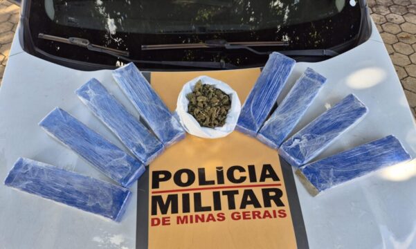 Suspeito é preso com 8 barras de maconha e “Colômbia Gold” na BR-352, em Coromandel (MG)