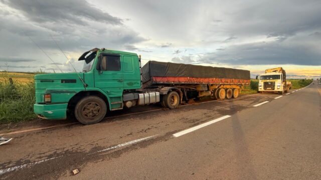 Caminhão se solta de cavalo mecânico e causa transtornos na GO-330, em Catalão