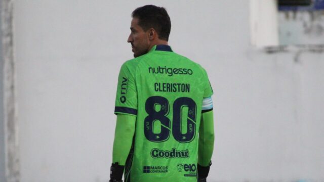 Cleriston completa 80 jogos pelo CRAC e se consolida como ídolo da atualidade do clube