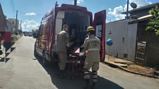 Mulher fica ferida após colisão entre scooter elétrica e carro em Catalão