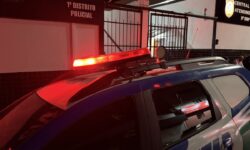 Homem é preso por tentativa de homicídio após atacar pai que tentou defender o filho em Davinópolis Homem é preso por tentativa de homicídio após atacar pai que tentou defender o filho em Davinópolis