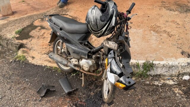 Motociclista fica ferido após colisão com carro em Catalão