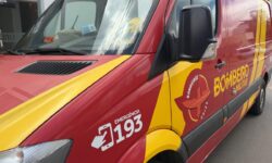 Motociclista fica ferida em colisão com carro na Avenida Margon, em Catalão