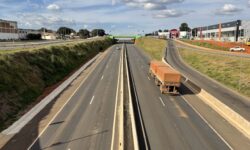 PRF restringe circulação de veículos de carga em rodovias federais durante feriado PRF restringe circulação de veículos de carga em rodovias federais durante feriado