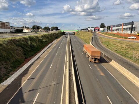 PRF restringe circulação de veículos de carga em rodovias federais durante feriado