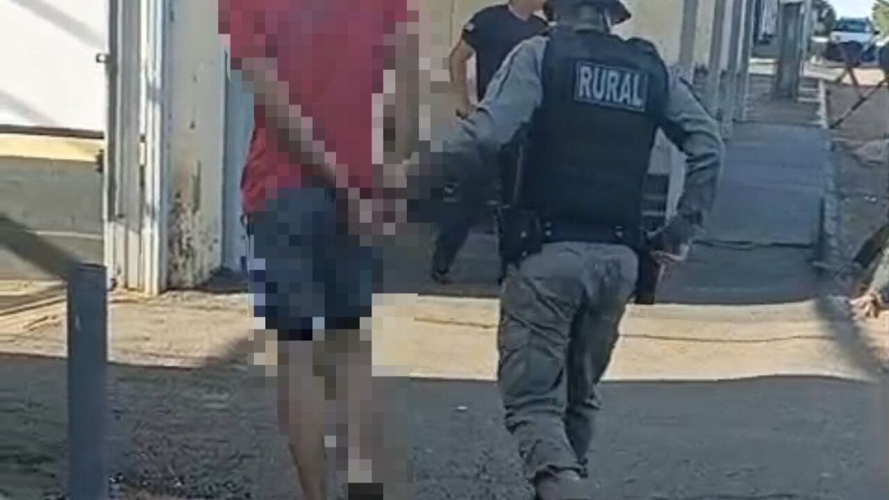 Homem foi localizado durante patrulhamento na zona rural e tentou enganar policiais ao fornecer dados falsos. (Foto: divulgação/Polícia Militar)