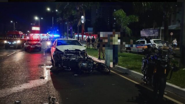 Policiais militares são atropelados durante abordagem em avenida de Uberlândia