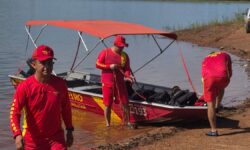 Corpo de Bombeiros localiza duas vítimas em veículo submerso no Rio Paranaíba Corpo de Bombeiros localiza duas vítimas em veículo submerso no Rio Paranaíba