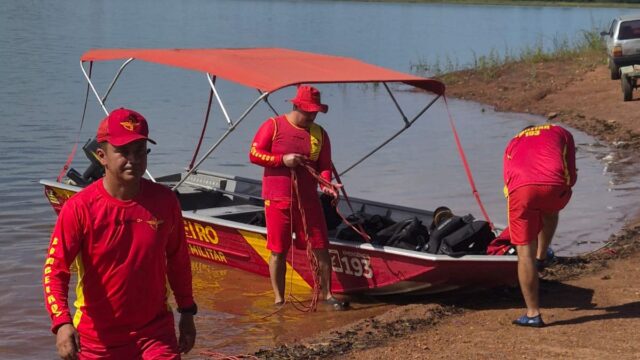Corpo de Bombeiros localiza duas vítimas em veículo submerso no Rio Paranaíba