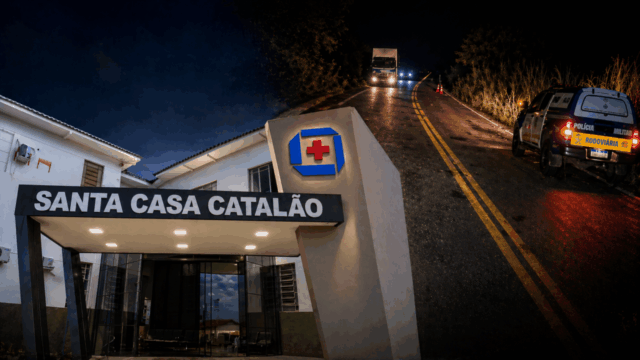 Homem atropelado por dois veículos morre na madrugada no hospital após acidente na GO-210, em Goiandira