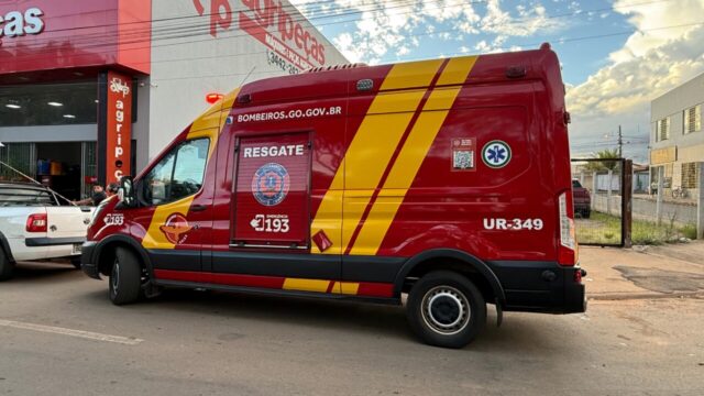 Colisão entre carro e moto é registrada em avenida de Catalão