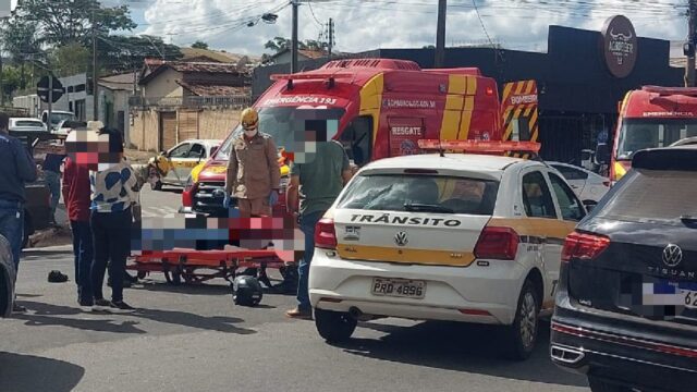 Motociclista fica ferido após acidente entre carro e moto no bairro das Américas, em Catalão