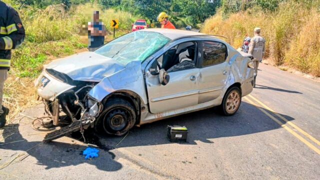 Homem morre e outro fica gravemente ferido após capotamento na GO-309 entre Caldas Novas e Pires do Rio Acidente