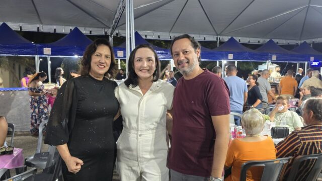 Noite especial em homenagem ao Dia das Mães reúne famílias na Feirinha Mensal de Cumari