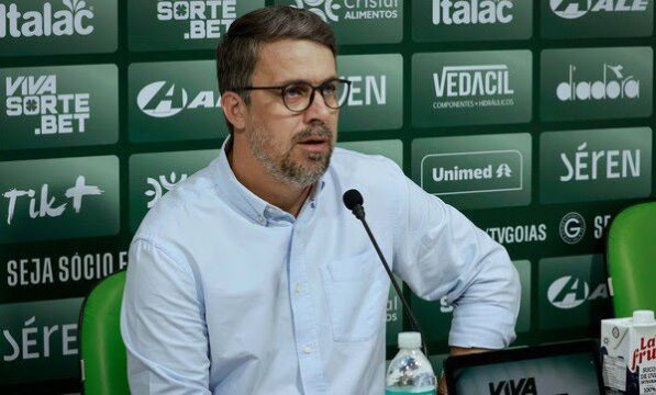 Diretor de futebol diz que Goiás está com salário atrasado: "Temos coisas pendentes"