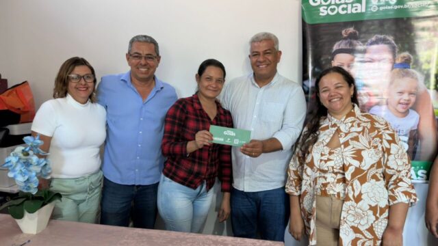 Anhanguera realiza entrega de cartões sociais em parceria com Governo de Goiás
