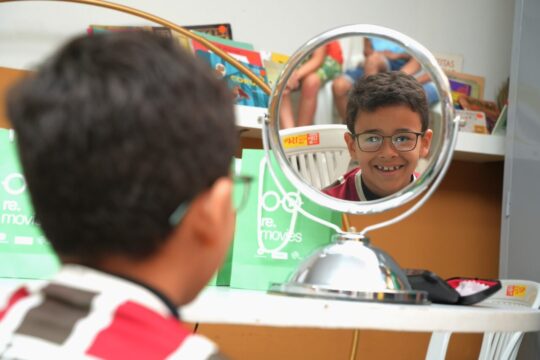 Prefeitura de Catalão e Projeto Removies entregam óculos e salas de cinema para alunos da rede municipal