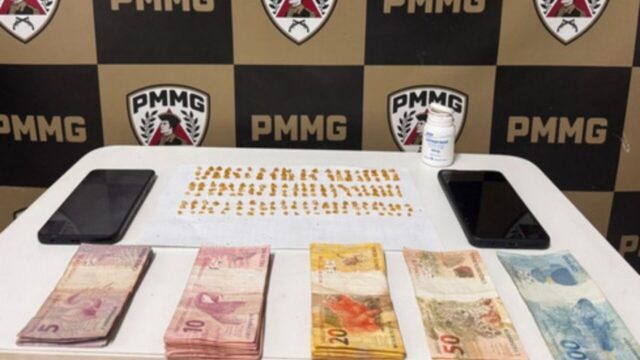 Polícia Militar prende homem e apreende adolescente por tráfico de drogas em Monte Carmelo