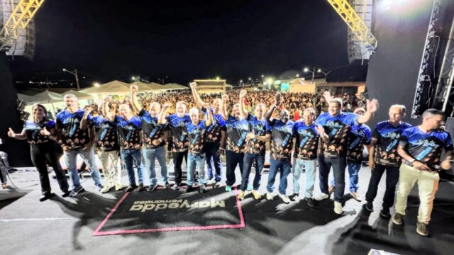 Mais de 8 mil pessoas lotam festa histórica do Trabalhador do Sindicato Metabase em Catalão com show nacional e sorteio de motos 0km