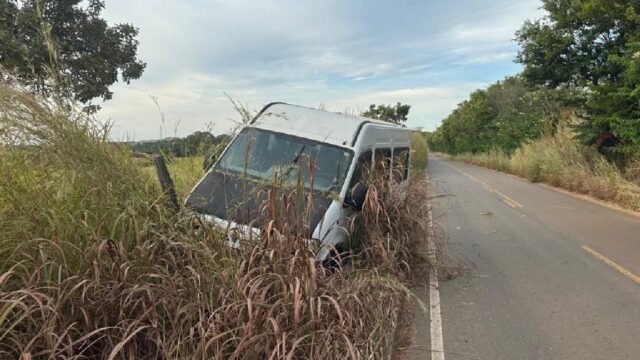 Motorista joga van para o mato para evitar atropelar ciclista em Catalão