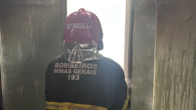 Incêndio atinge residência em Araguari e mobiliza Corpo de Bombeiros
