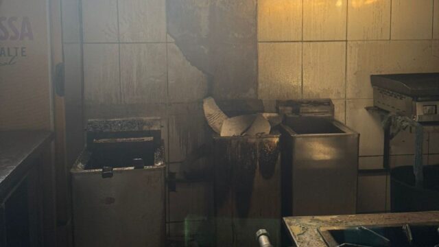 Incêndio atinge restaurante no Centro de Araguari e mobiliza Corpo de Bombeiros