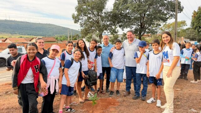 Prefeitura de Corumbaíba promove ação de conscientização ambiental com crianças no Lago Bonito
