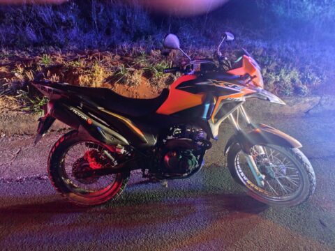 Motociclista de 47 anos fica ferido após colisão lateral na MGC-452, em Uberlândia