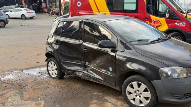 Motorista fica ferido após acidente envolvendo três veículos em Catalão