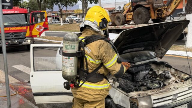 Incêndio em veículo mobiliza Corpo de Bombeiros em Catalão