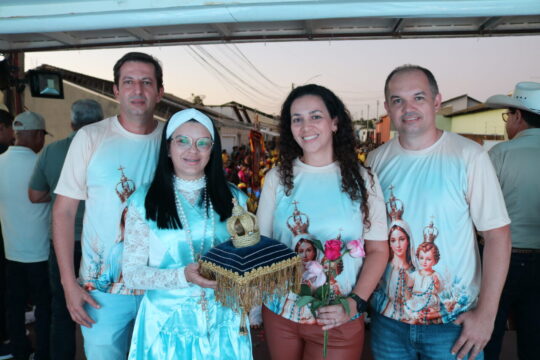 Cerimônia da Entrega da Coroa oficializa festeiros da Festa do Rosário 2027 em Ouvidor