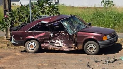 Homem fica ferido após colisão entre carros em avenida de Catalão