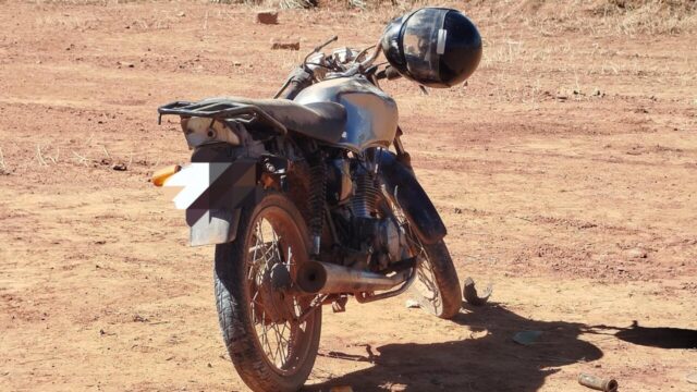 Motociclista fica ferido após desviar de caminhonete e bater em árvore em Cumari
