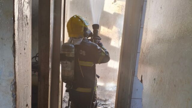 Incêndio atinge residência em Caldas Novas e mobiliza Corpo de Bombeiros