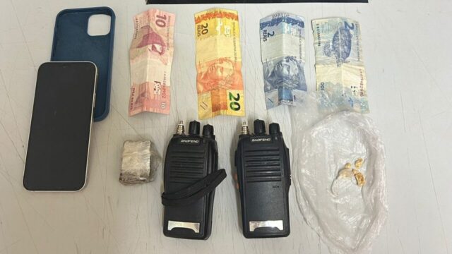Homem é preso por tráfico de drogas após tentar dispensar maconha em Coromandel