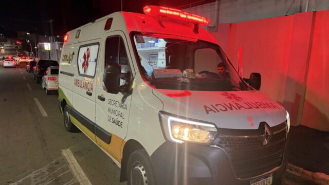 Homem é encaminhado ao hospital após colisão entre dois carros em Catalão