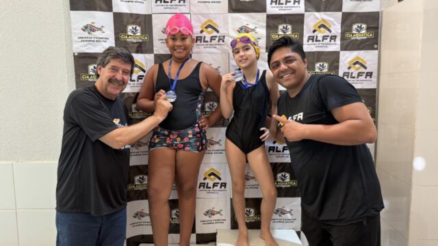 Festival de natação reúne cerca de 300 crianças no Peixinho Rápido, em Catalão