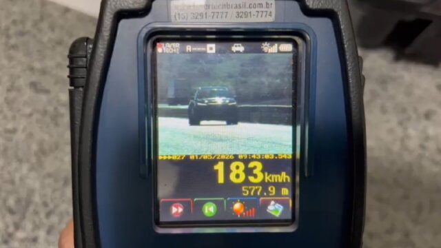 PRF flagra excesso de velocidade e motorista dirigindo por 22 horas na BR-050, em Catalão
