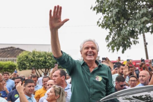 Caiado encerra mandato como governador mais bem avaliado do país