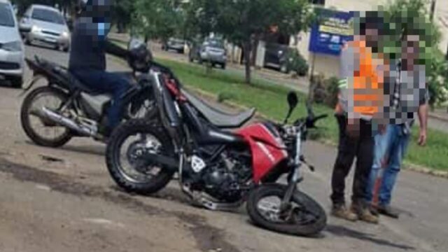 Motociclista de 20 anos fica gravemente ferido após colisão entre carro e moto no bairro Pontal Norte, em Catalão